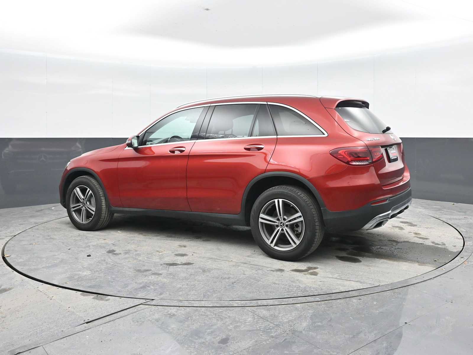 Used 2020 Mercedes-Benz GLC 300 4MATIC image 2