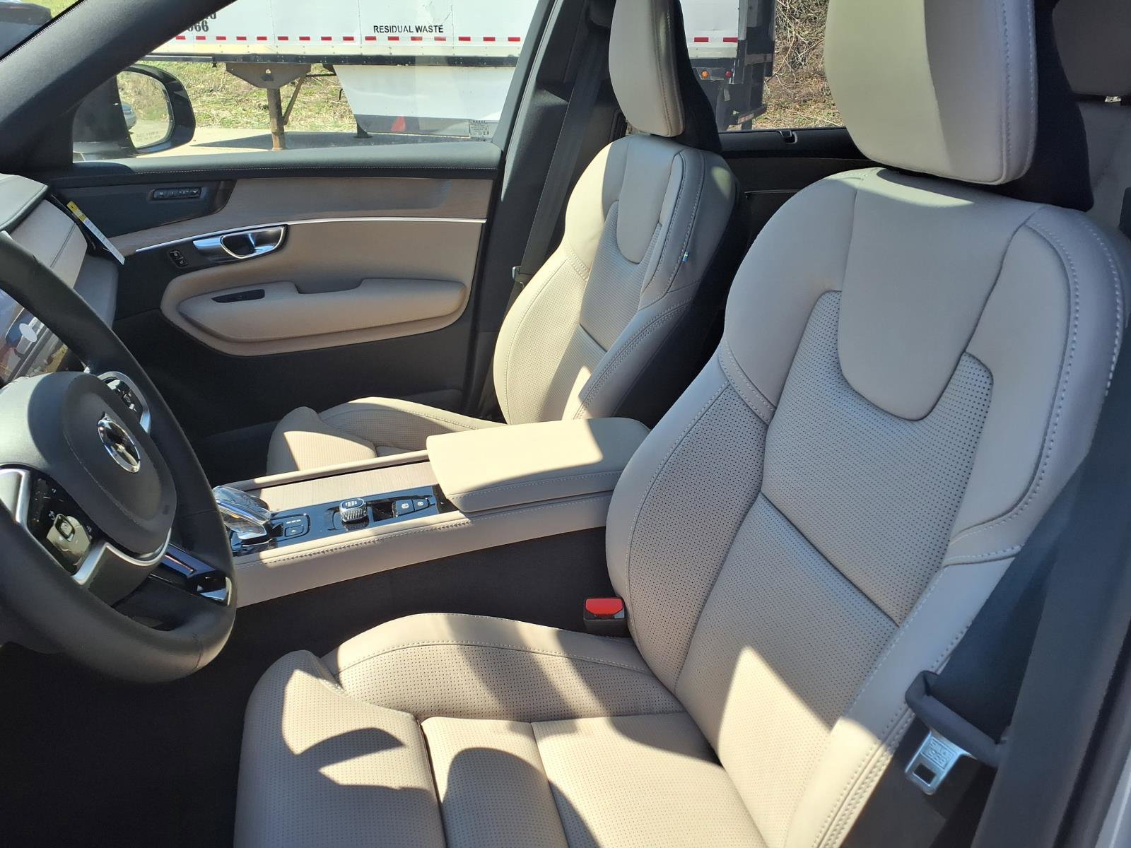 New 2026 Volvo XC90 T8 Ultra w/ Protection Package Premier image 4