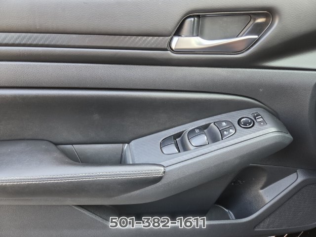 Used 2025 Nissan Altima 2.5 SV FWD image 31