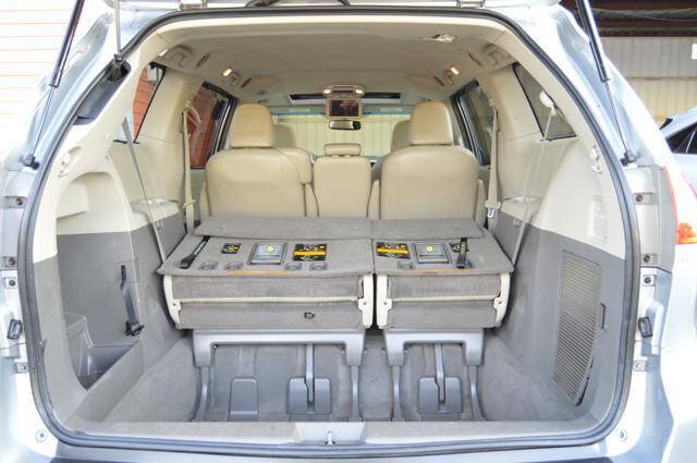 Used 2011 Toyota Sienna XLE w/ XLE Navigation Pkg FWD image 39