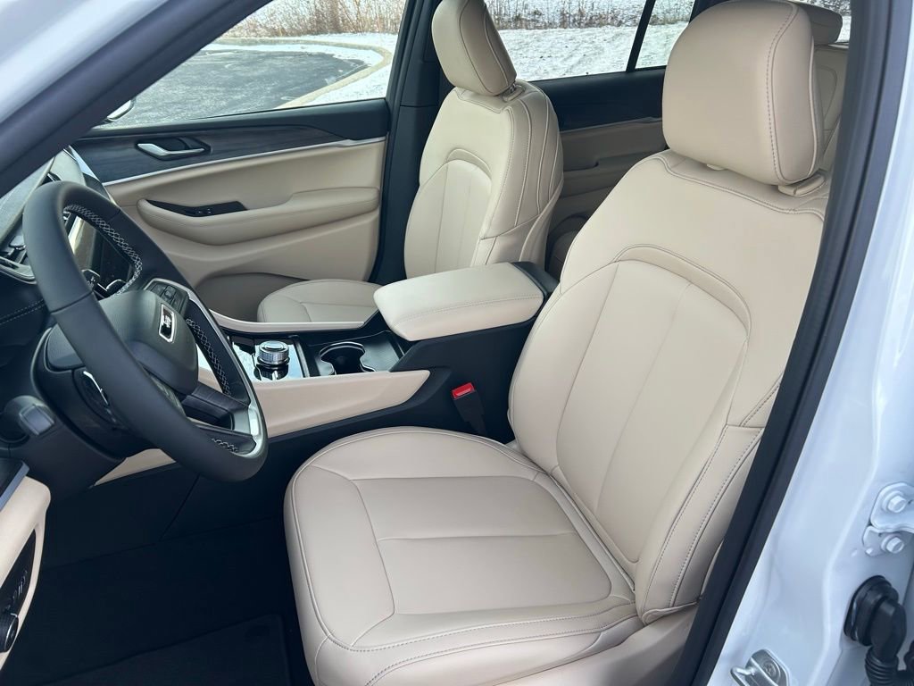 New 2025 Jeep Grand Cherokee Limited image 7