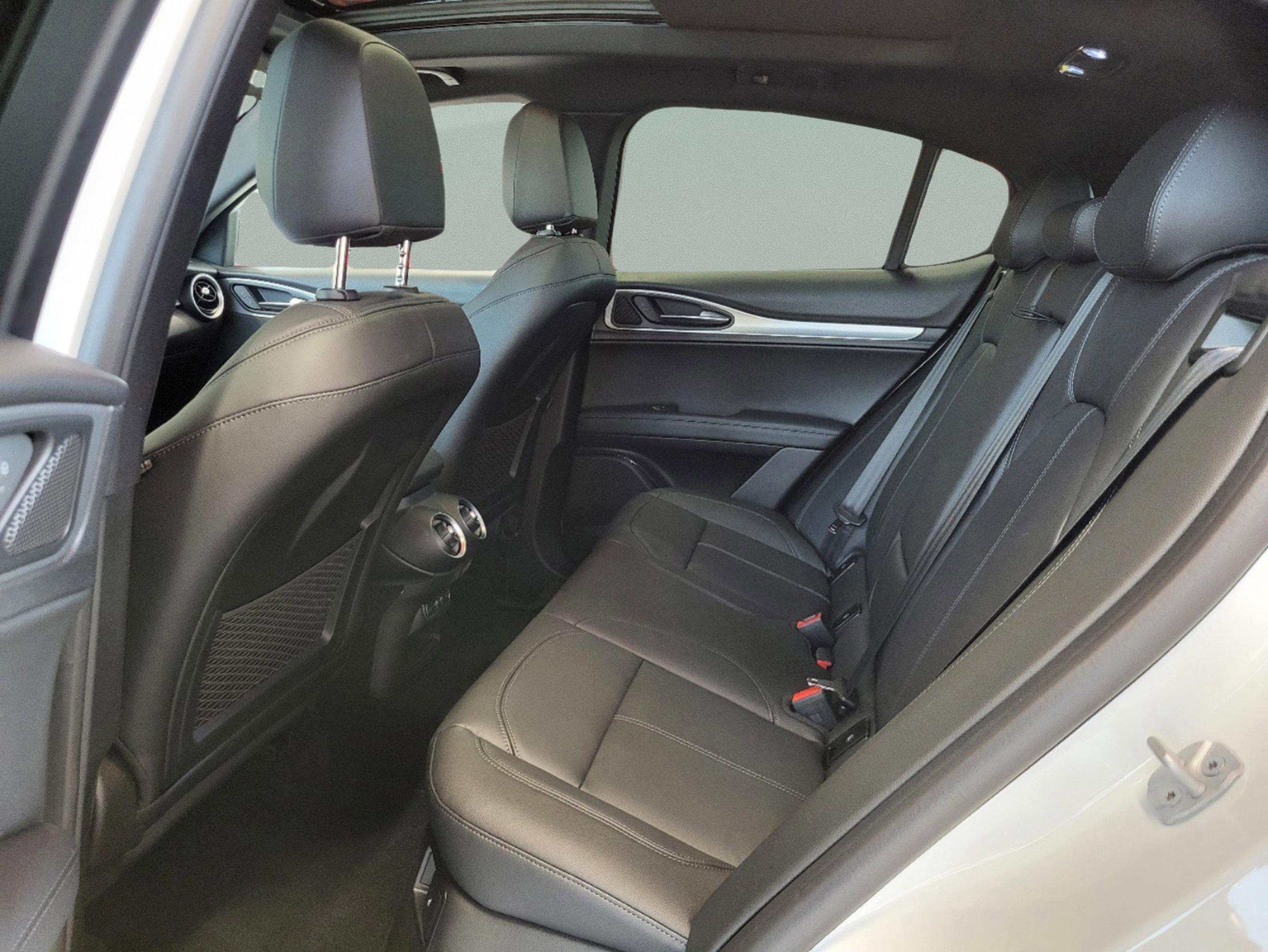 New 2025 Alfa Romeo Stelvio Sprint image 22