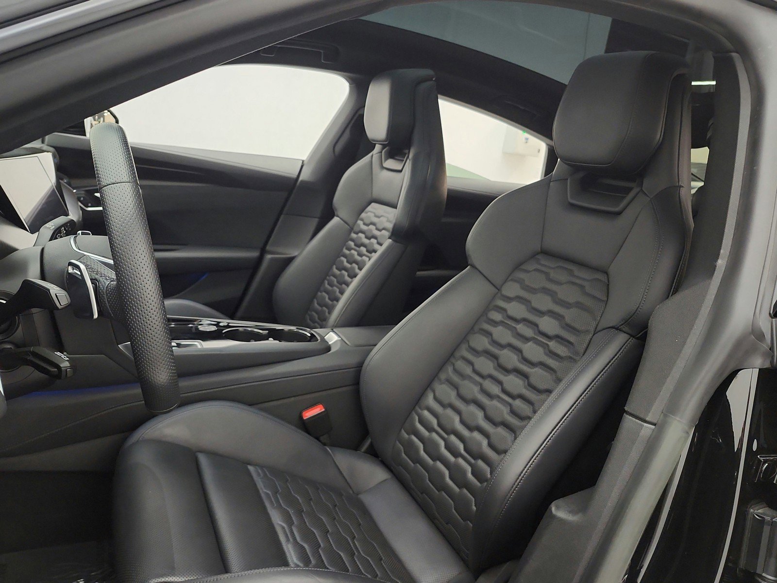 Used 2023 Audi e-tron GT Premium Plus w/ Performance Package image 10