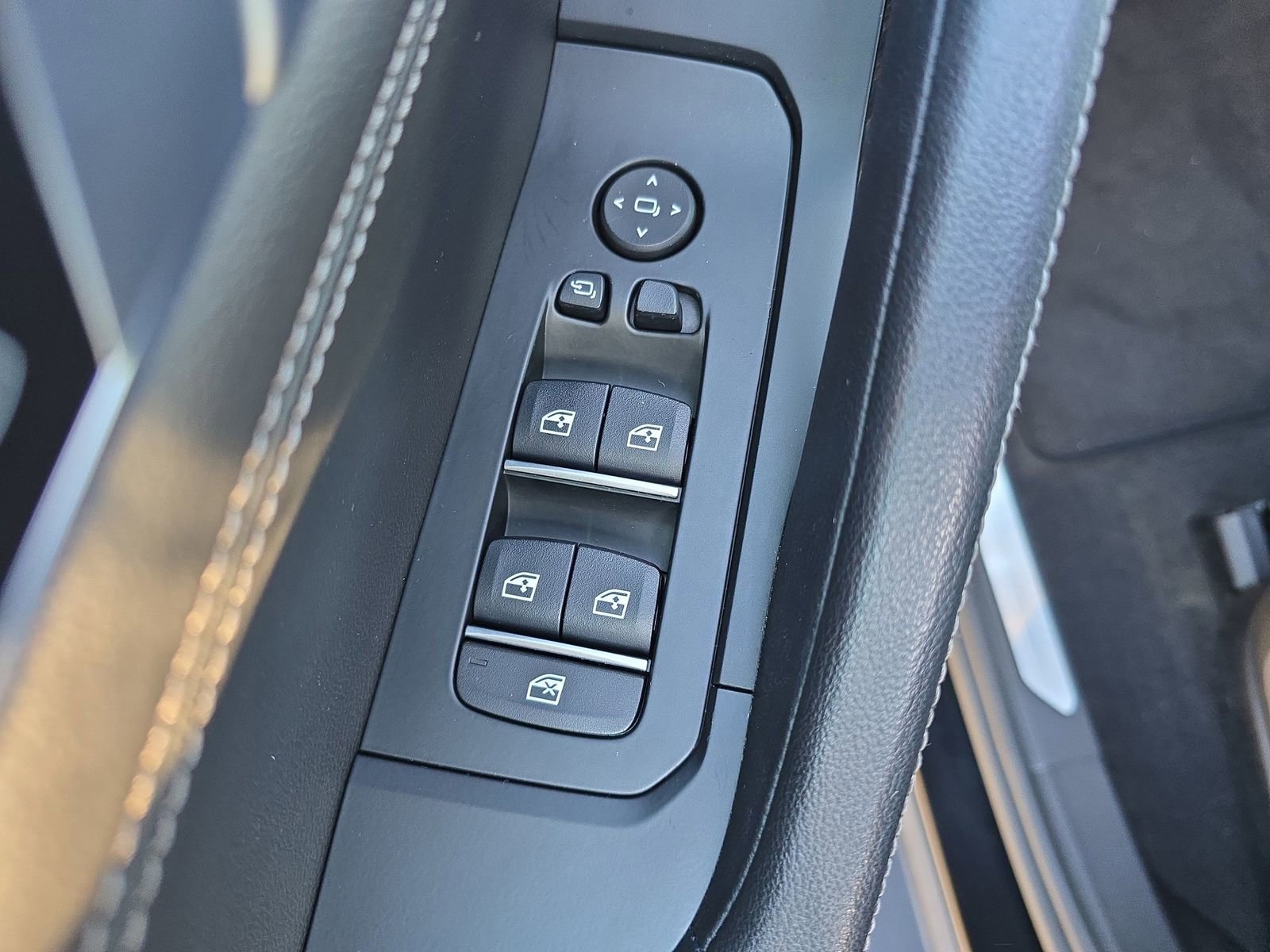 Used 2021 BMW X6 sDrive40i w/ Premium Package image 14