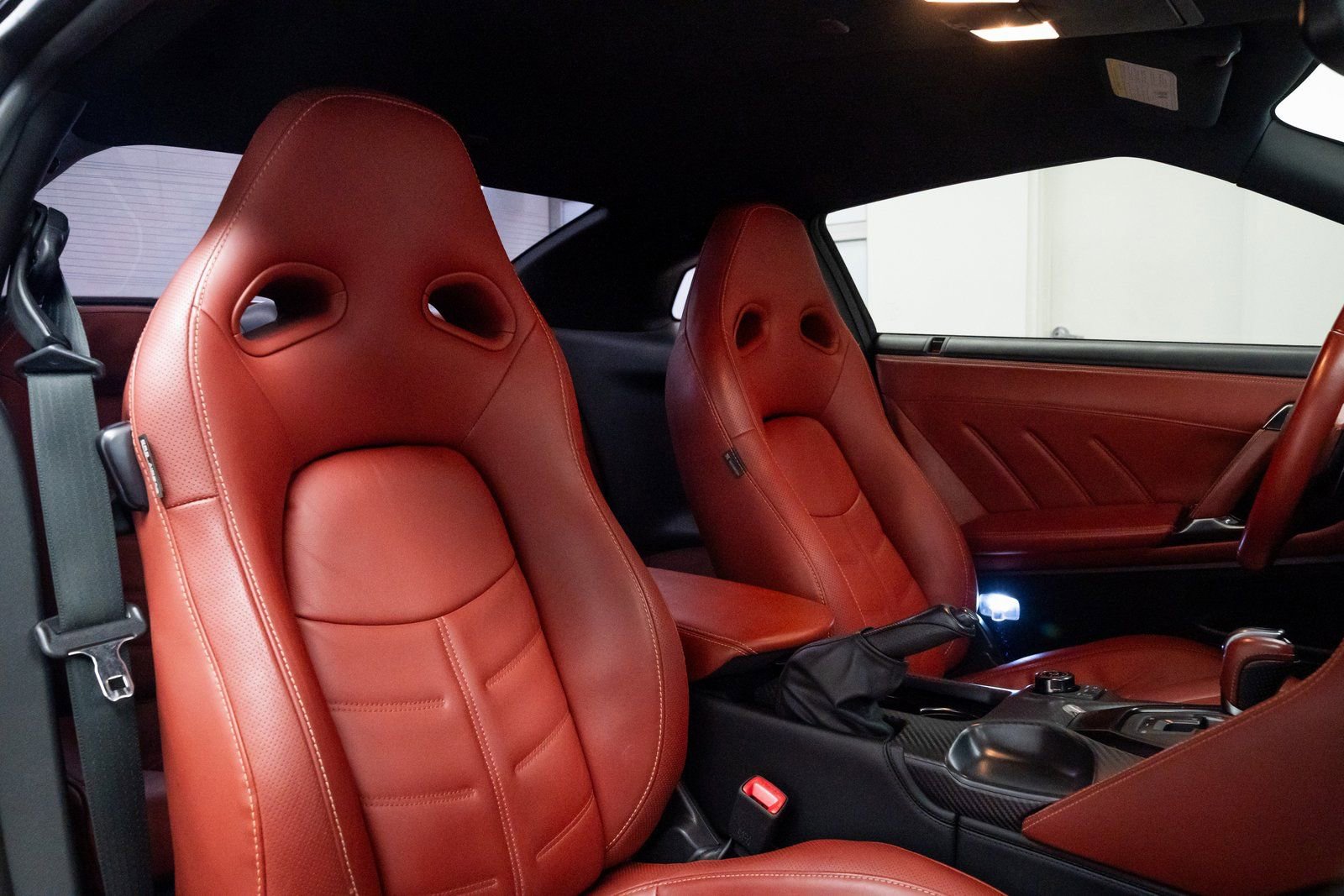 Used 2017 Nissan GT-R Premium w/ Premium Interior Package image 26