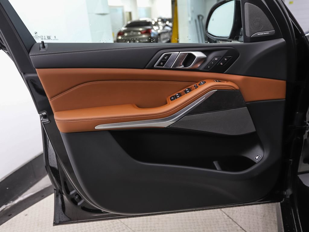 New 2026 BMW X5 xDrive50e w/ M Sport Package image 9