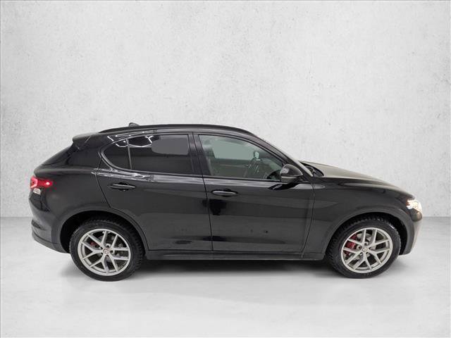 Used 2018 Alfa Romeo Stelvio Ti Sport AWD/4WD image 4