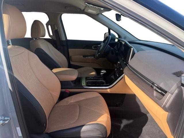 Certified 2024 Kia Carnival EX FWD image 15