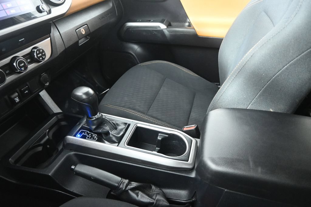 Used 2020 Toyota Tacoma SR5 AWD/4WD image 30