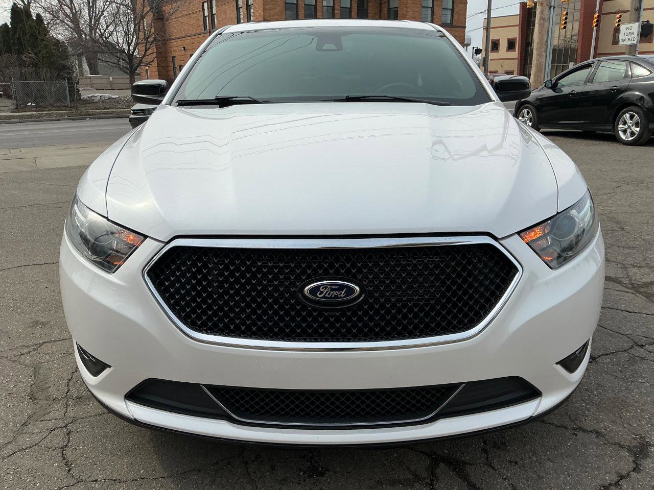 Used 2013 Ford Taurus SHO image 8