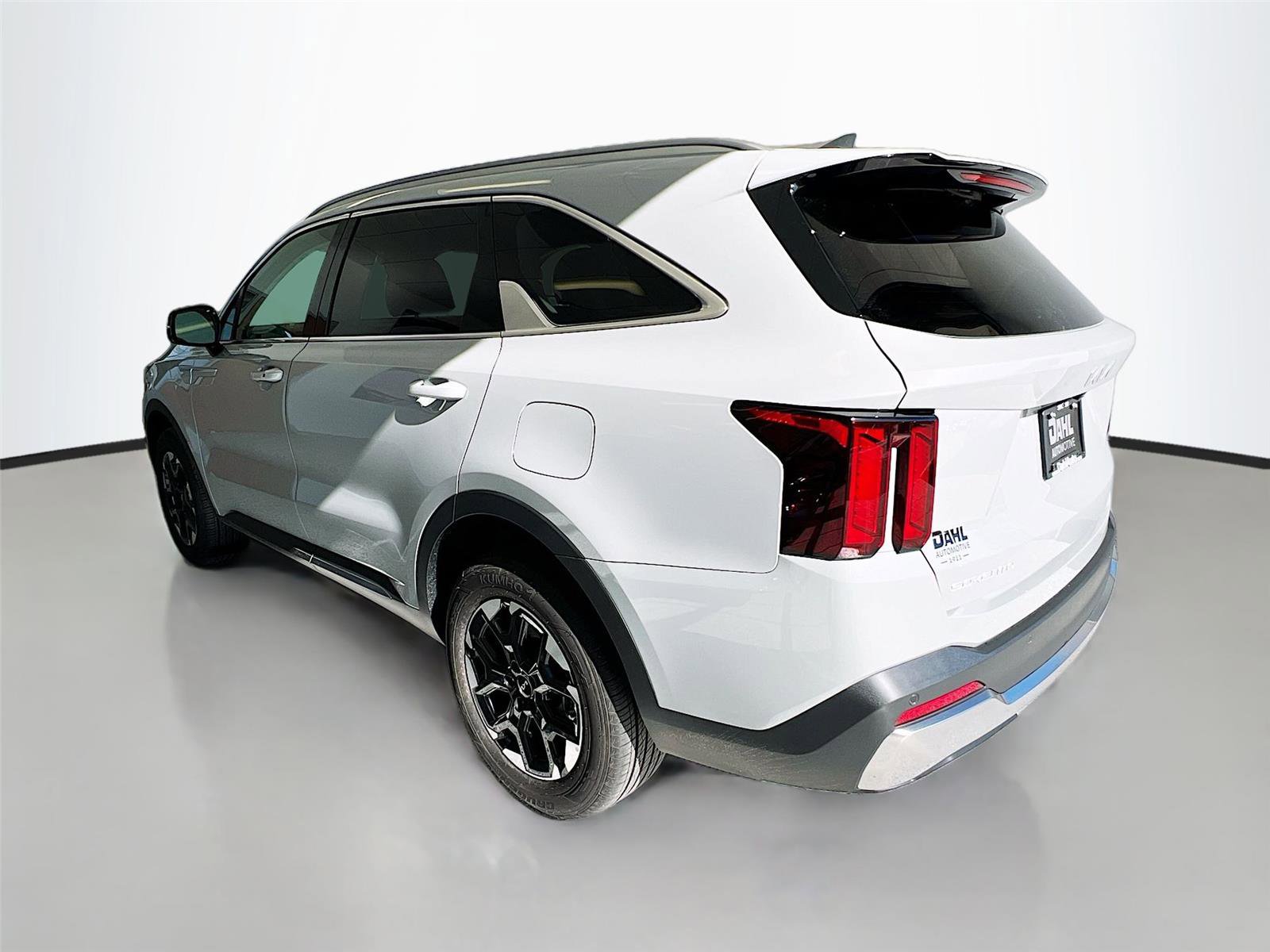 Used 2025 Kia Sorento S image 5