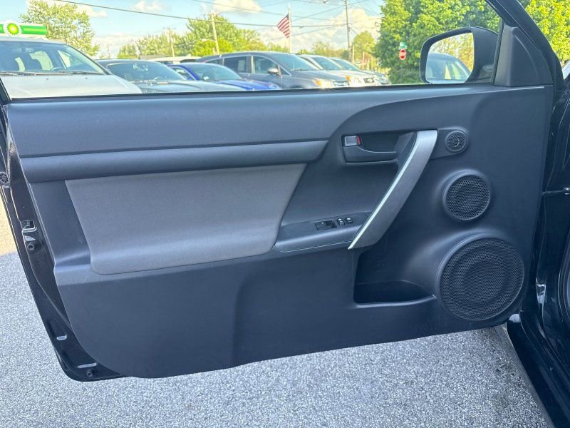 Used 2014 Scion tC FWD image 9