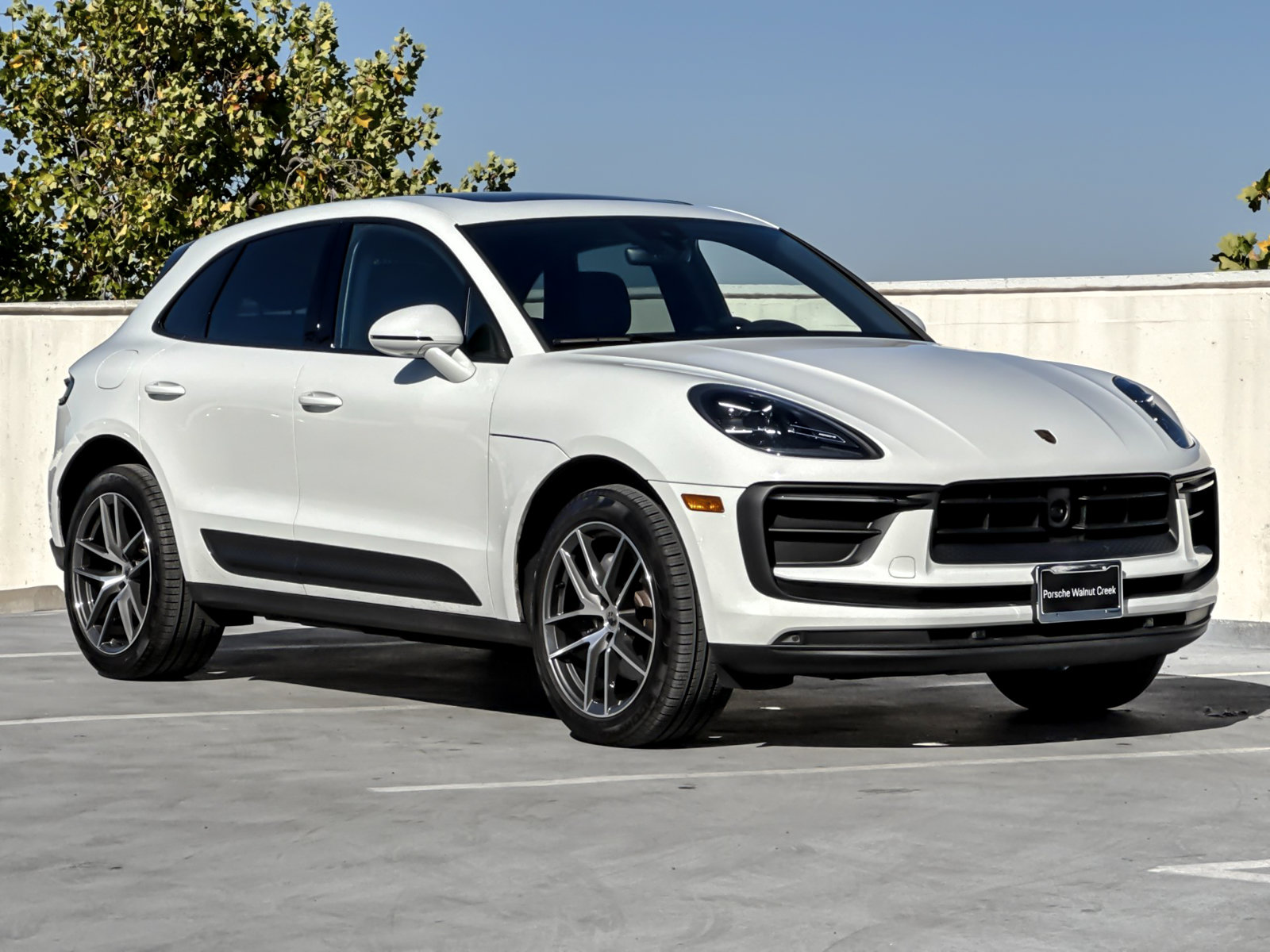 Certified 2026 Porsche Macan AWD/4WD image 11