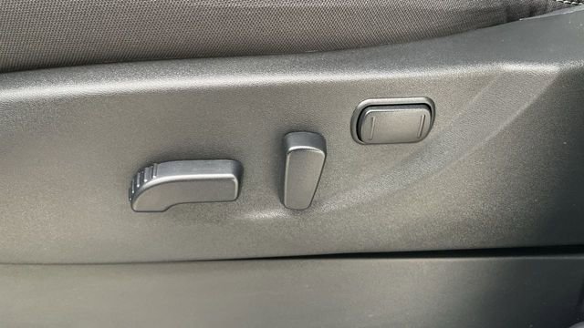 Used 2025 Nissan Frontier SV image 12