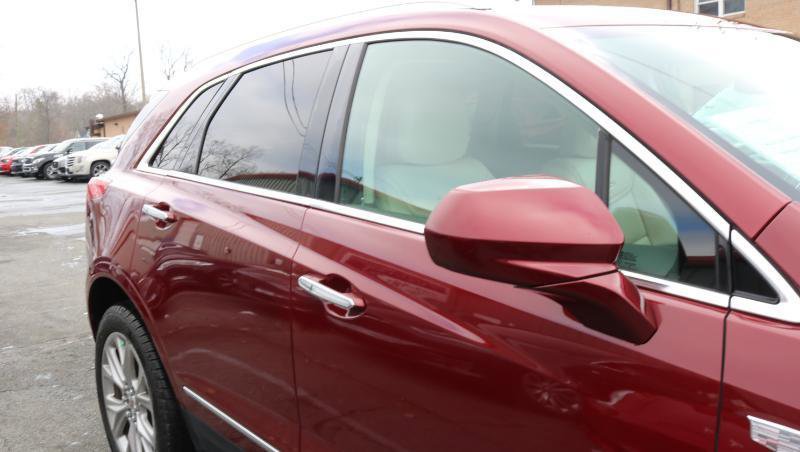 Used 2017 Cadillac XT5 Premium Luxury w/ Driver Assist Package FWD image 8