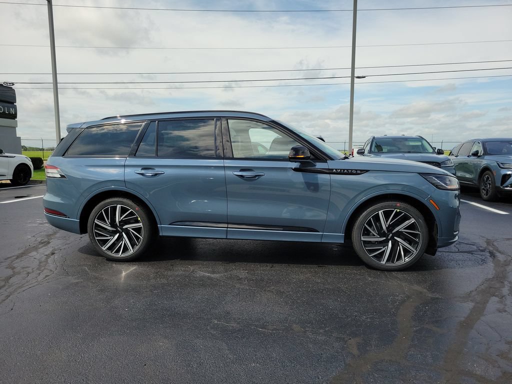 New 2026 Lincoln Aviator Black Label w/ Jet Appearance Package AWD/4WD image 3