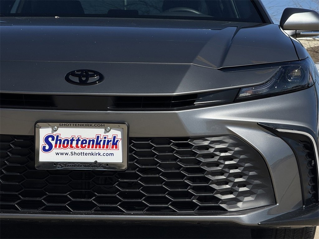 Used 2025 Toyota Camry SE w/ Convenience Package image 8