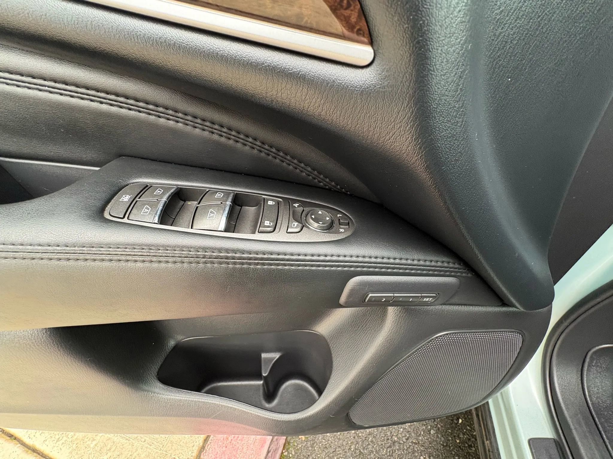 Used 2014 INFINITI QX60 AWD Hybrid w/ HEV Deluxe Touring Package image 12