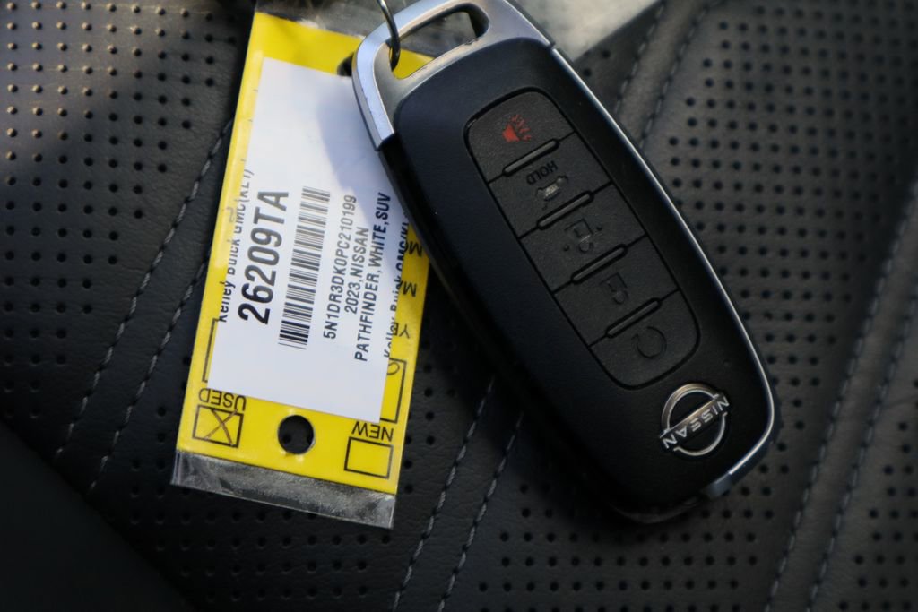 Used 2023 Nissan Pathfinder Platinum image 35