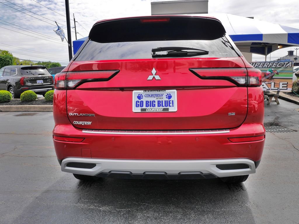 Used 2024 Mitsubishi Outlander SE Black Edition AWD/4WD image 7