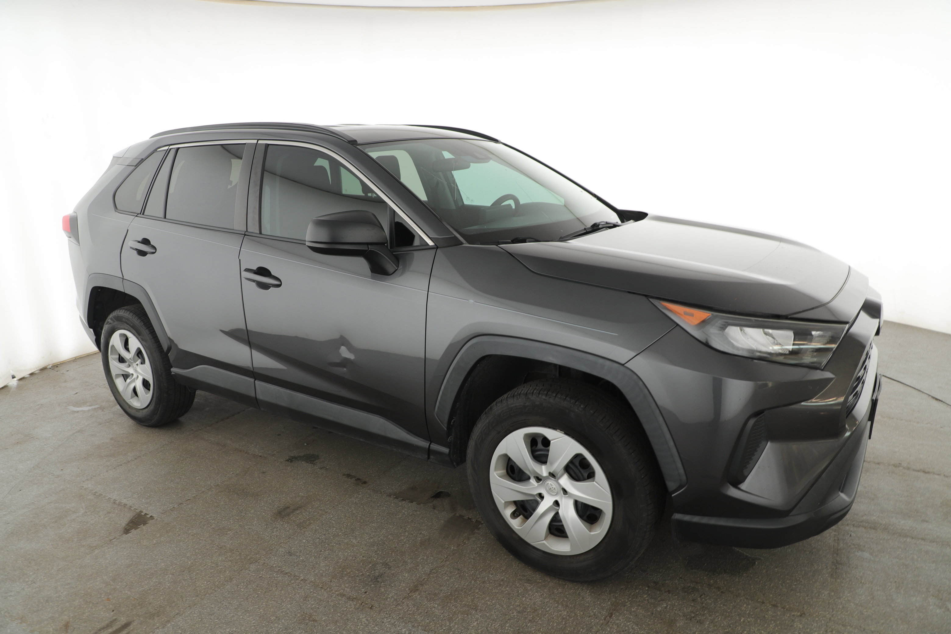 Used 2019 Toyota RAV4 LE FWD image 10