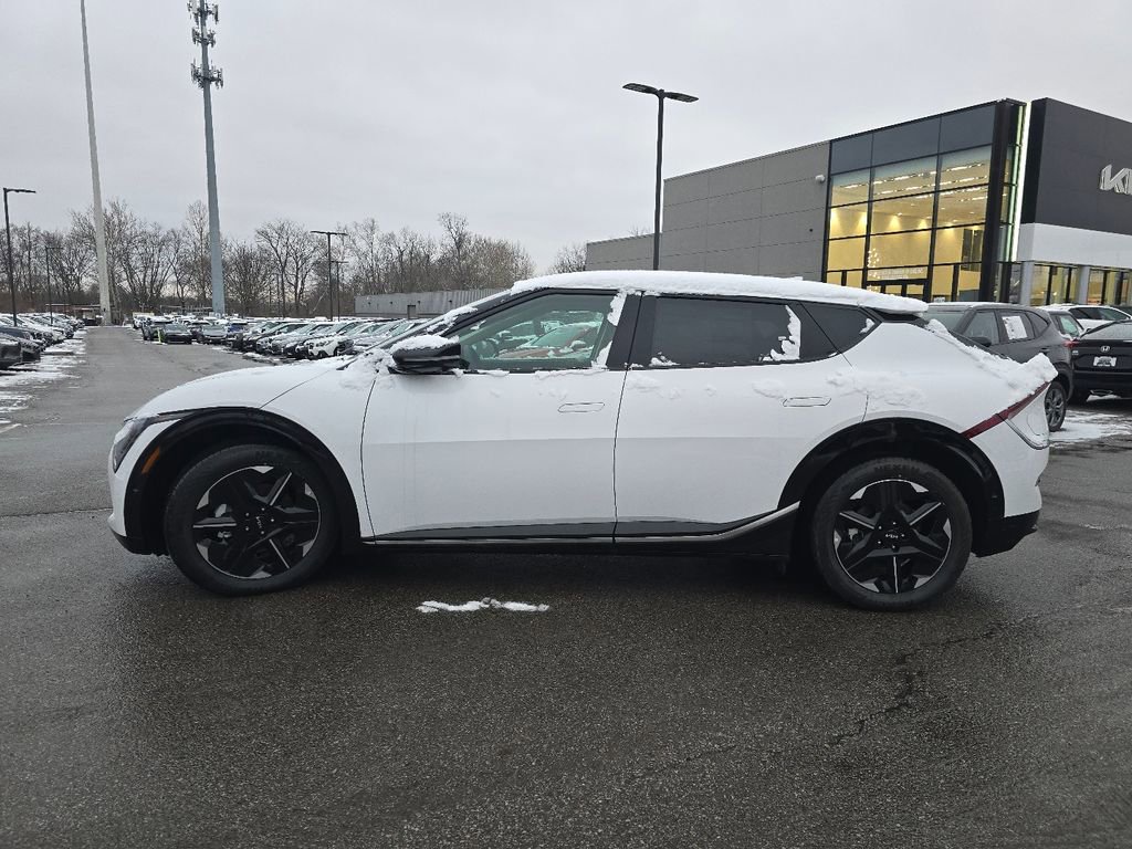 New 2025 Kia EV6 Wind image 12