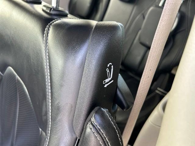 Used 2023 Chrysler Pacifica Touring-L FWD image 40