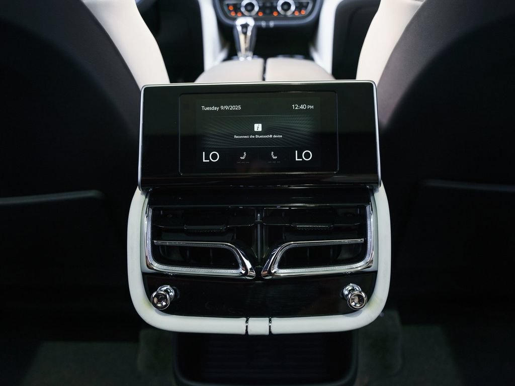 Used 2025 Bentley Bentayga Extended Wheelbase AWD/4WD image 20