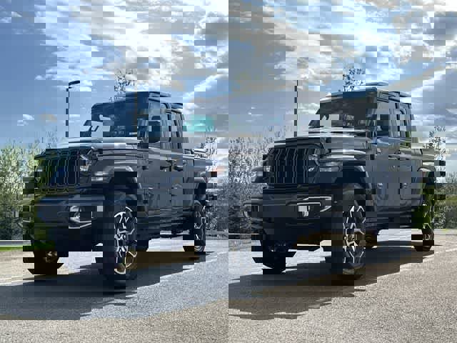 Used 2025 Jeep Gladiator Sport image 28