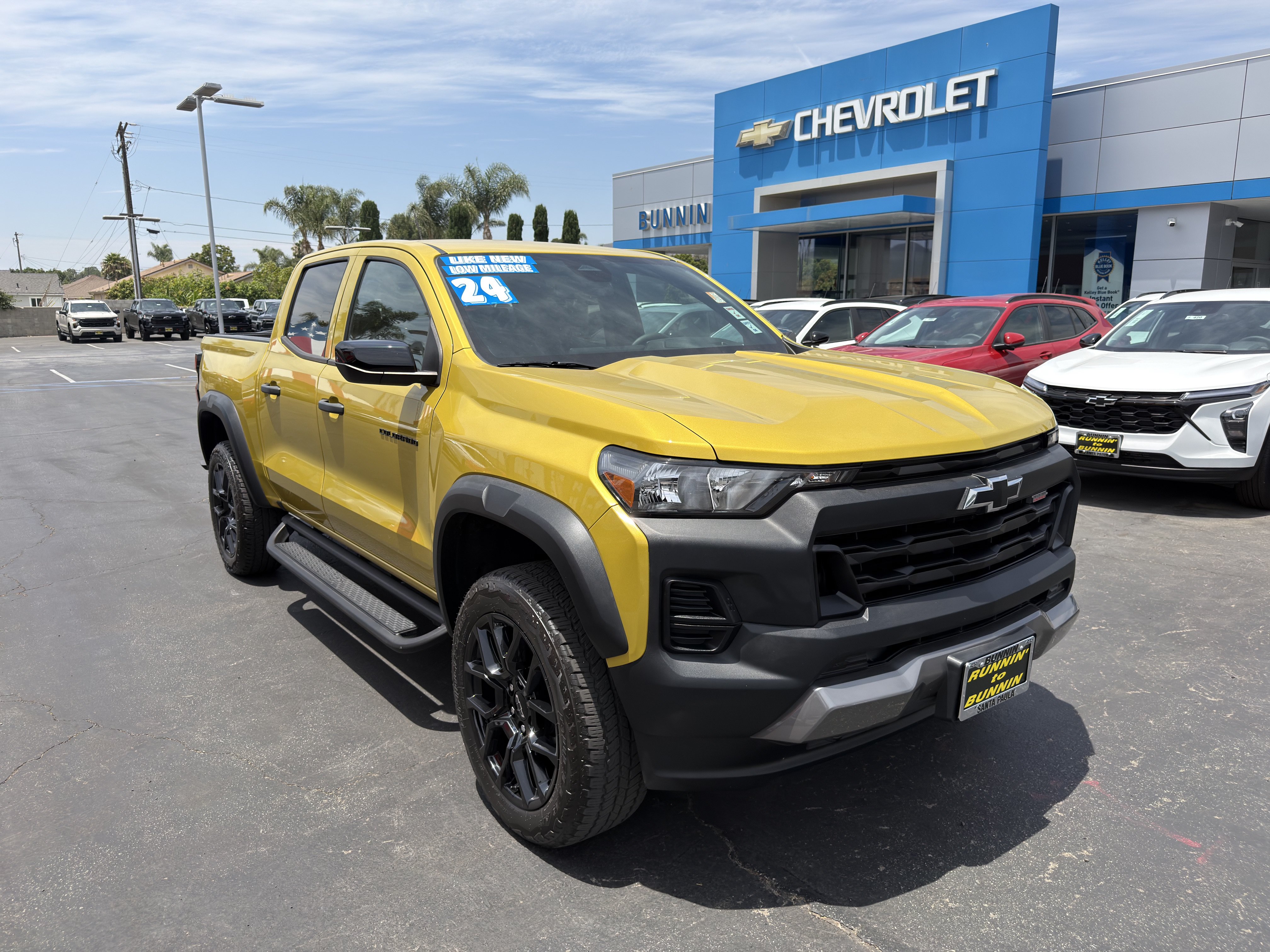 Used 2024 Chevrolet Colorado Trail Boss w/ LPO, Dark Essentials Package AWD/4WD image 2