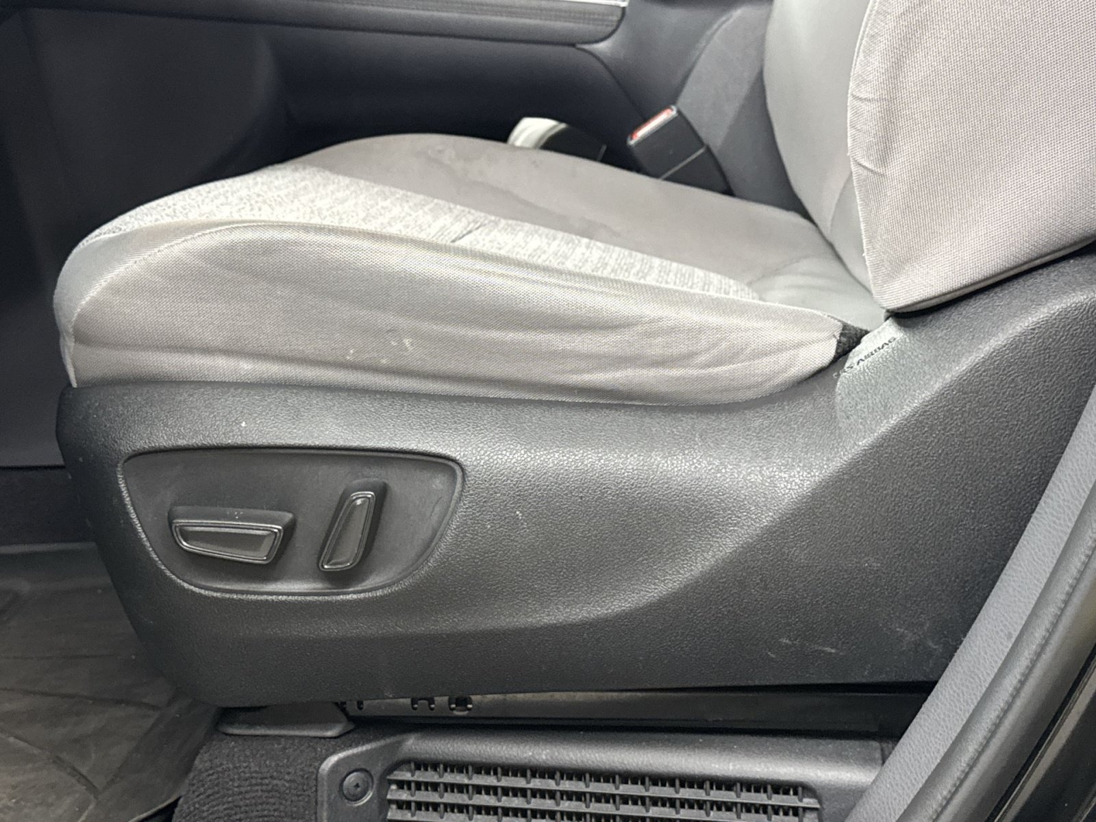 Used 2023 Toyota Sienna LE FWD image 26