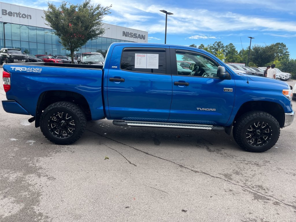 Used 2017 Toyota Tundra SR5 w/ TRD Off Road Package AWD/4WD image 9