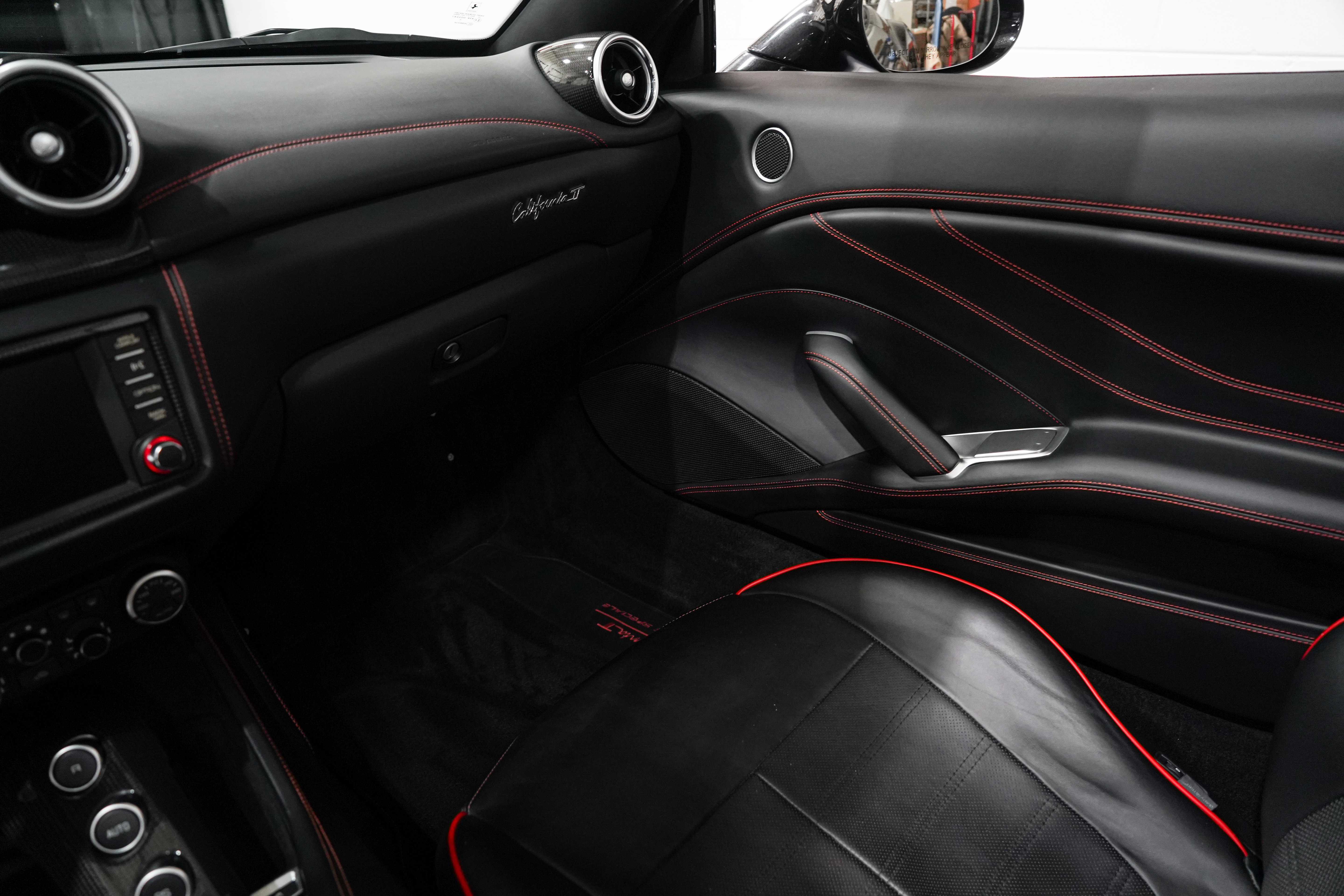 Used 2016 Ferrari California T RWD image 14