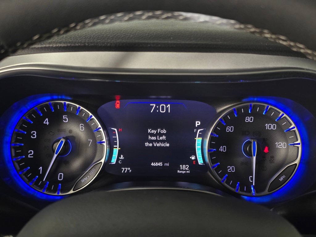 Used 2025 Chrysler Pacifica Limited FWD image 13