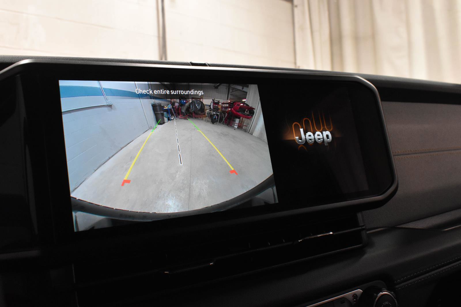 Used 2025 Jeep Wrangler Sahara image 17