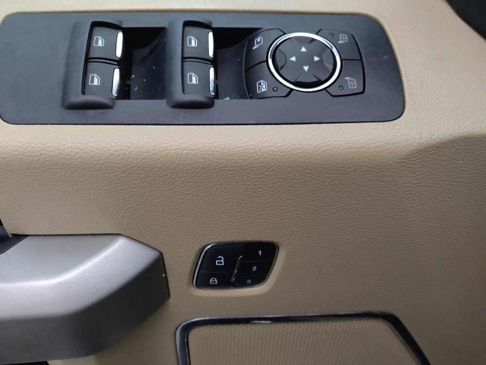 Used 2015 Ford F150 Lariat RWD image 27
