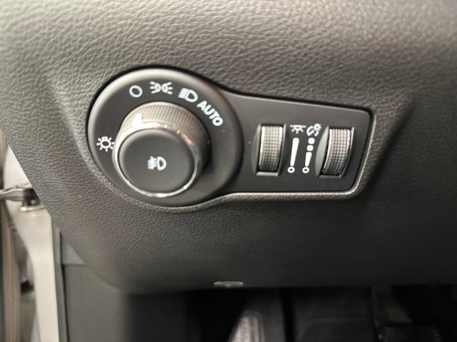 Used 2023 Jeep Compass Limited AWD/4WD image 25