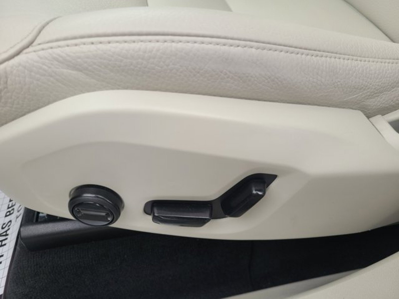 Used 2023 Volvo XC90 B6 Plus w/ Protection Package image 12