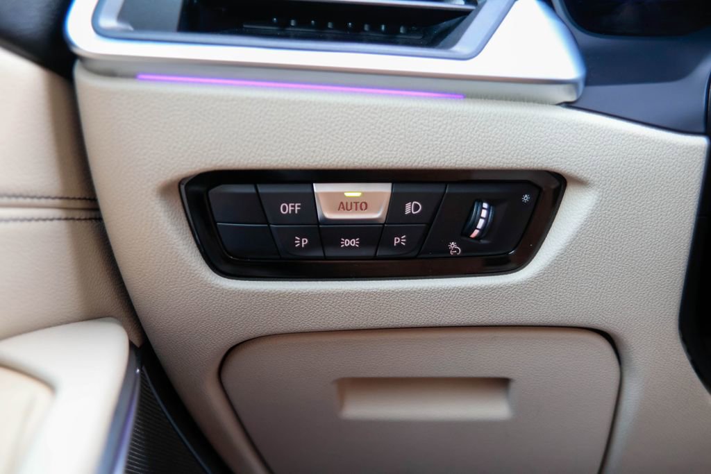 Used 2020 BMW 330i Sedan w/ Premium Package image 20