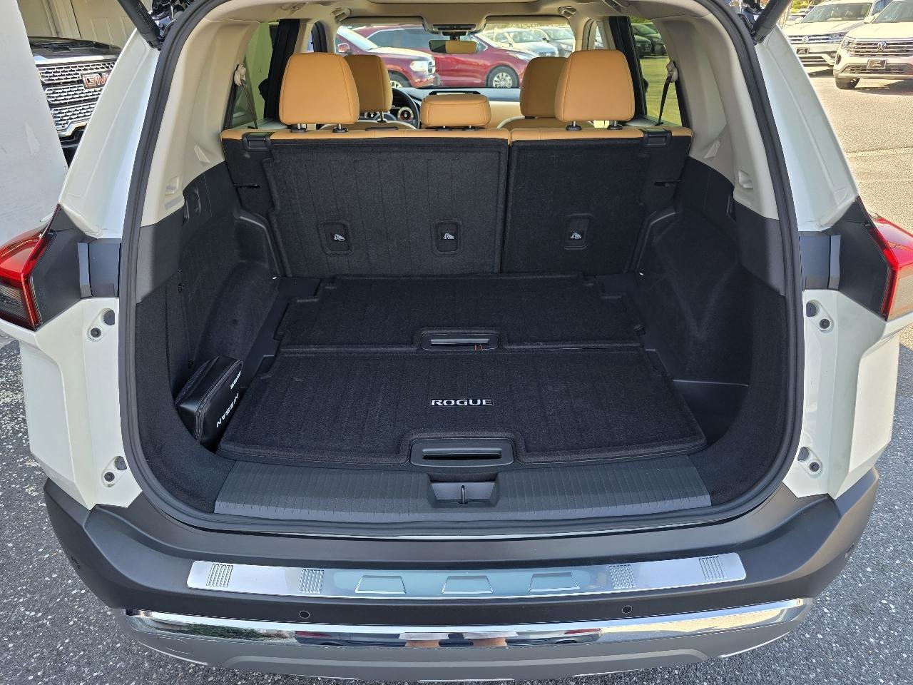 Used 2023 Nissan Rogue Platinum w/ Platinum Premium Package AWD/4WD image 10