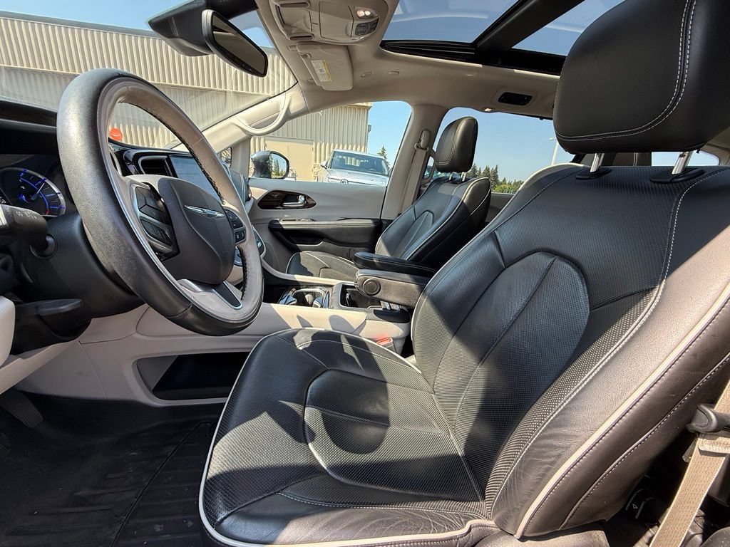 Used 2021 Chrysler Pacifica Limited w/ Premium & Safety Sphere Group FWD image 8