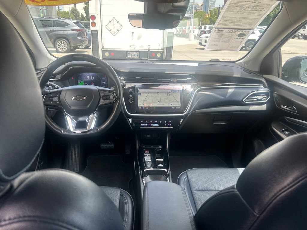 Used 2023 Chevrolet Bolt EUV Premier w/ Sun & Sound Package FWD image 13