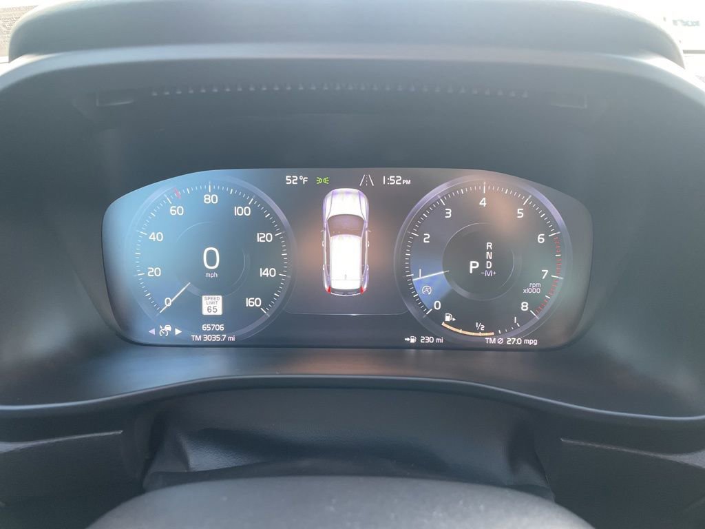 Used 2021 Volvo XC40 T5 R-Design w/ Advanced Package image 28