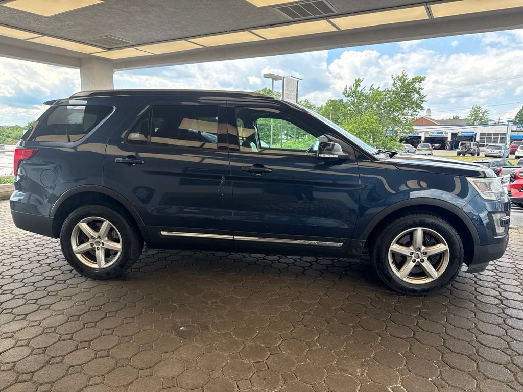 Used 2016 Ford Explorer XLT w/ Equipment Group 202A AWD/4WD image 5