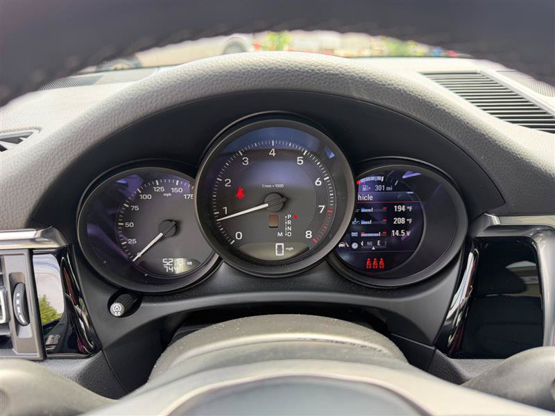 Used 2025 Porsche Macan Turbo AWD/4WD image 15