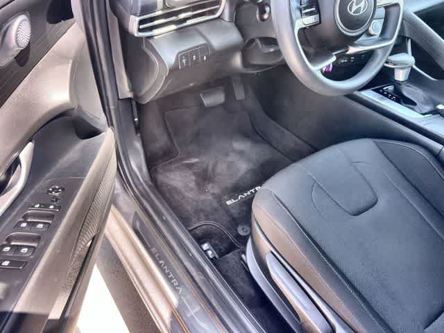 Used 2026 Hyundai Elantra SE FWD image 3