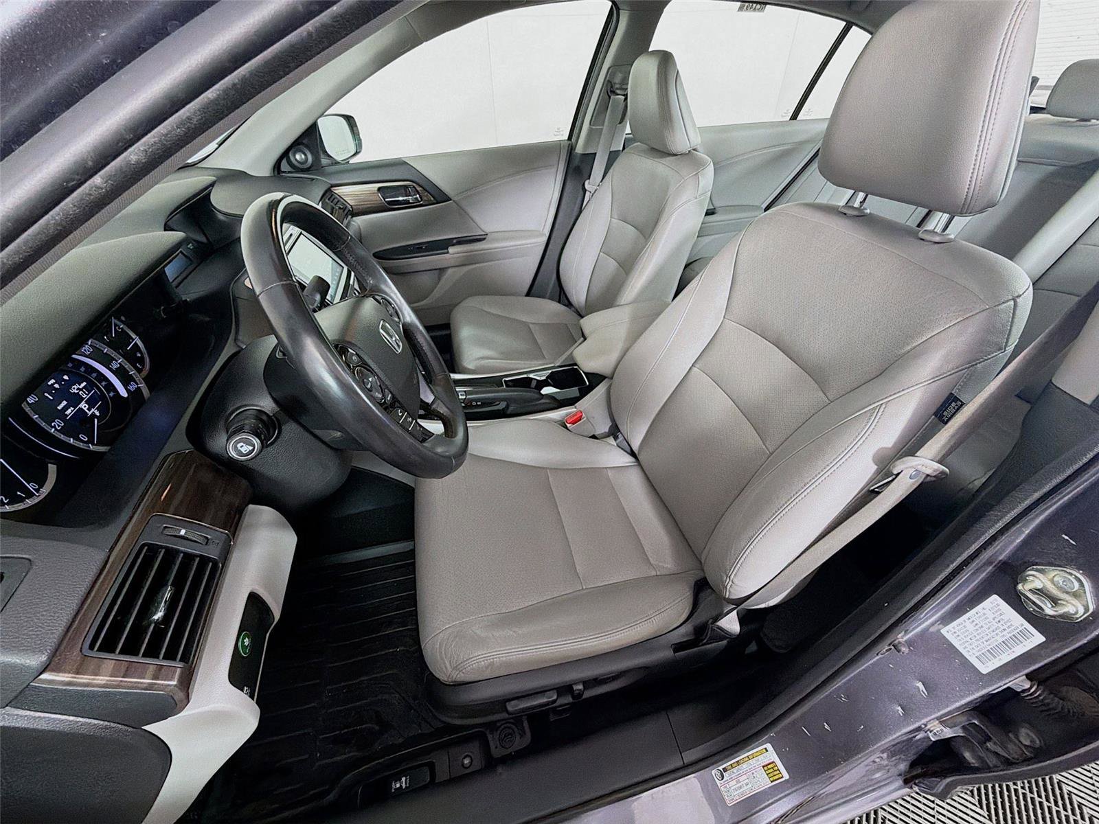 Used 2017 Honda Accord EX-L image 11