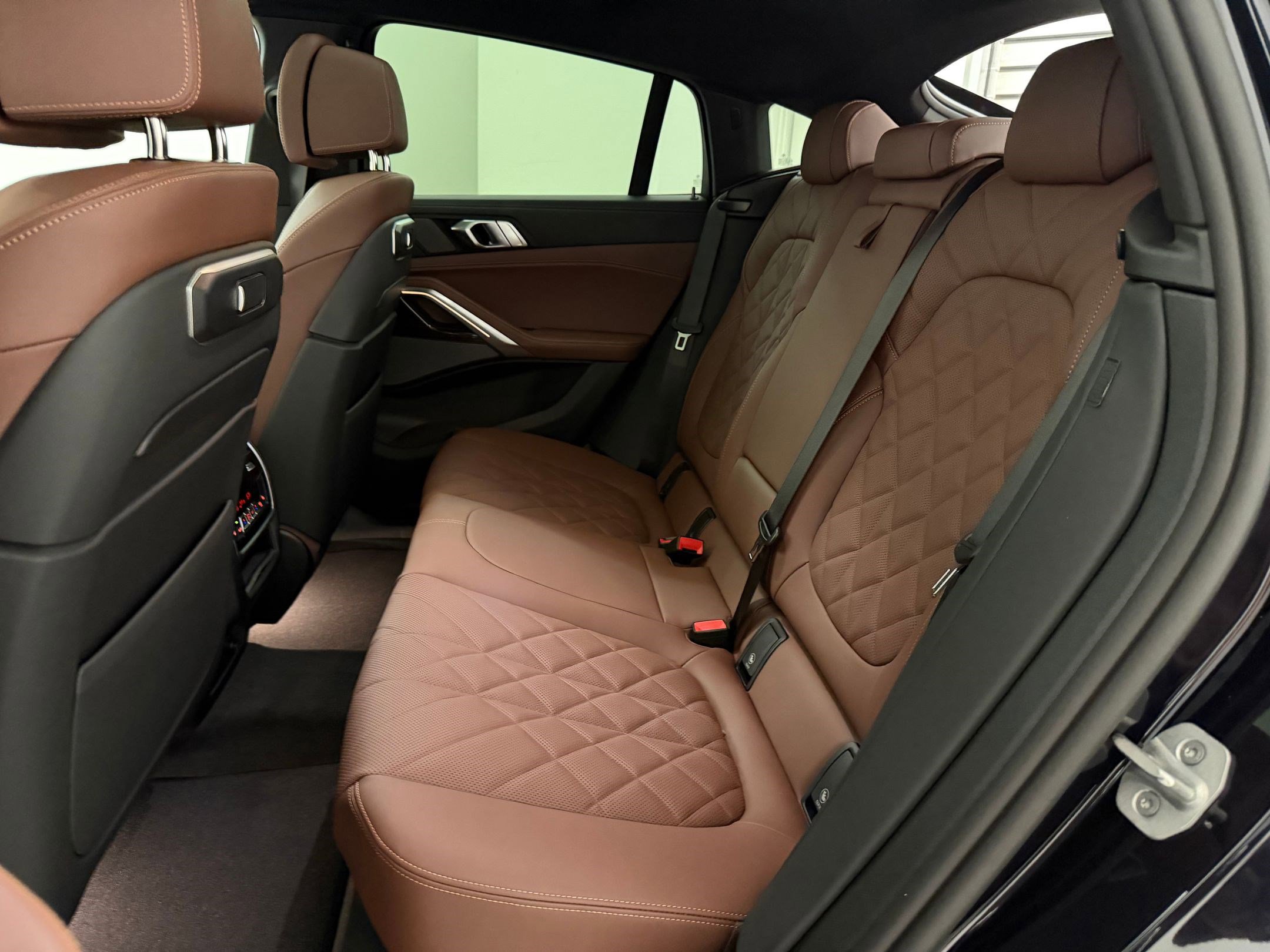 New 2026 BMW X6 xDrive40i w/ Climate Comfort Package image 14