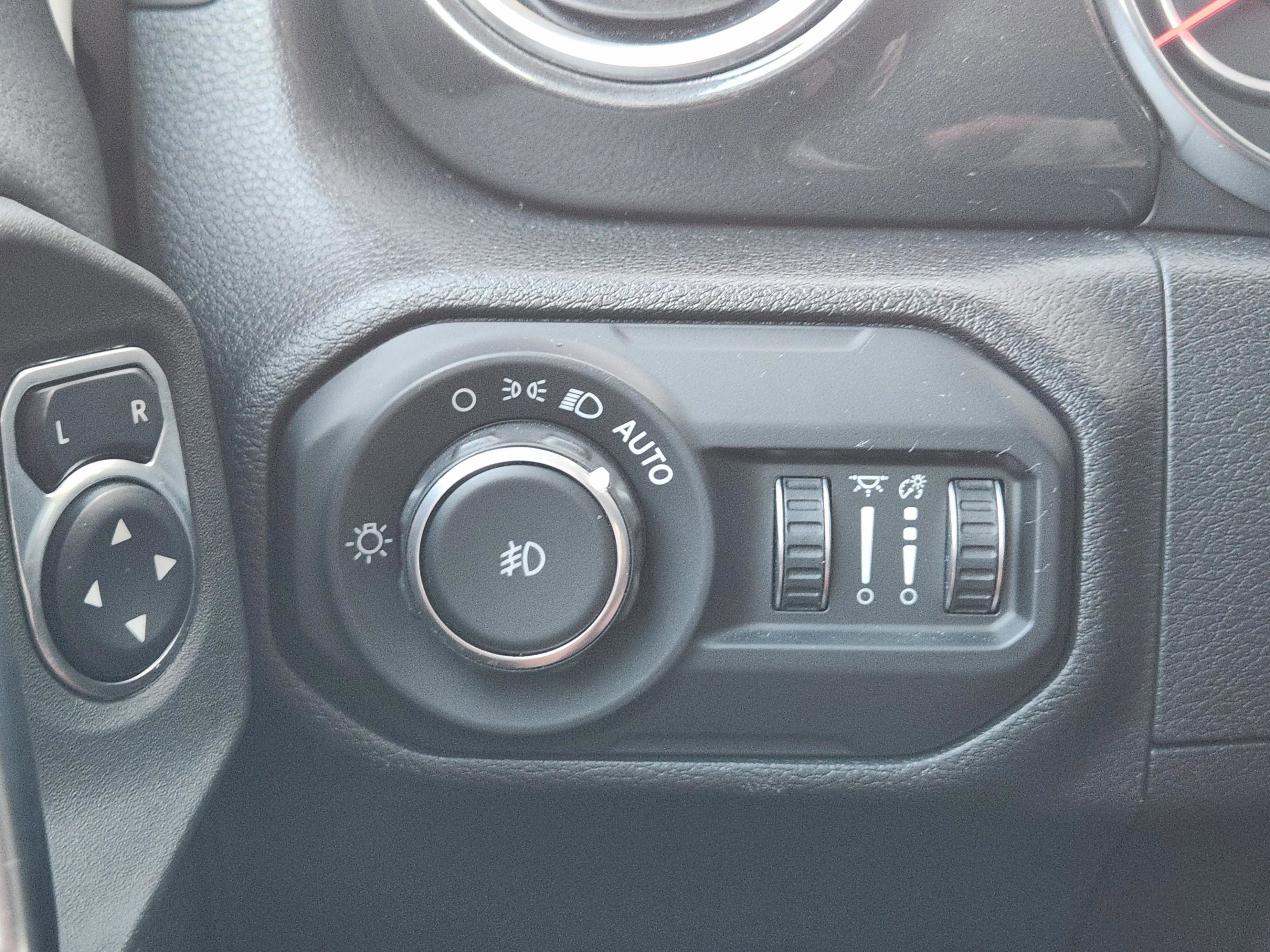 Used 2021 Jeep Wrangler Unlimited Rubicon w/ Dual Top Group image 18