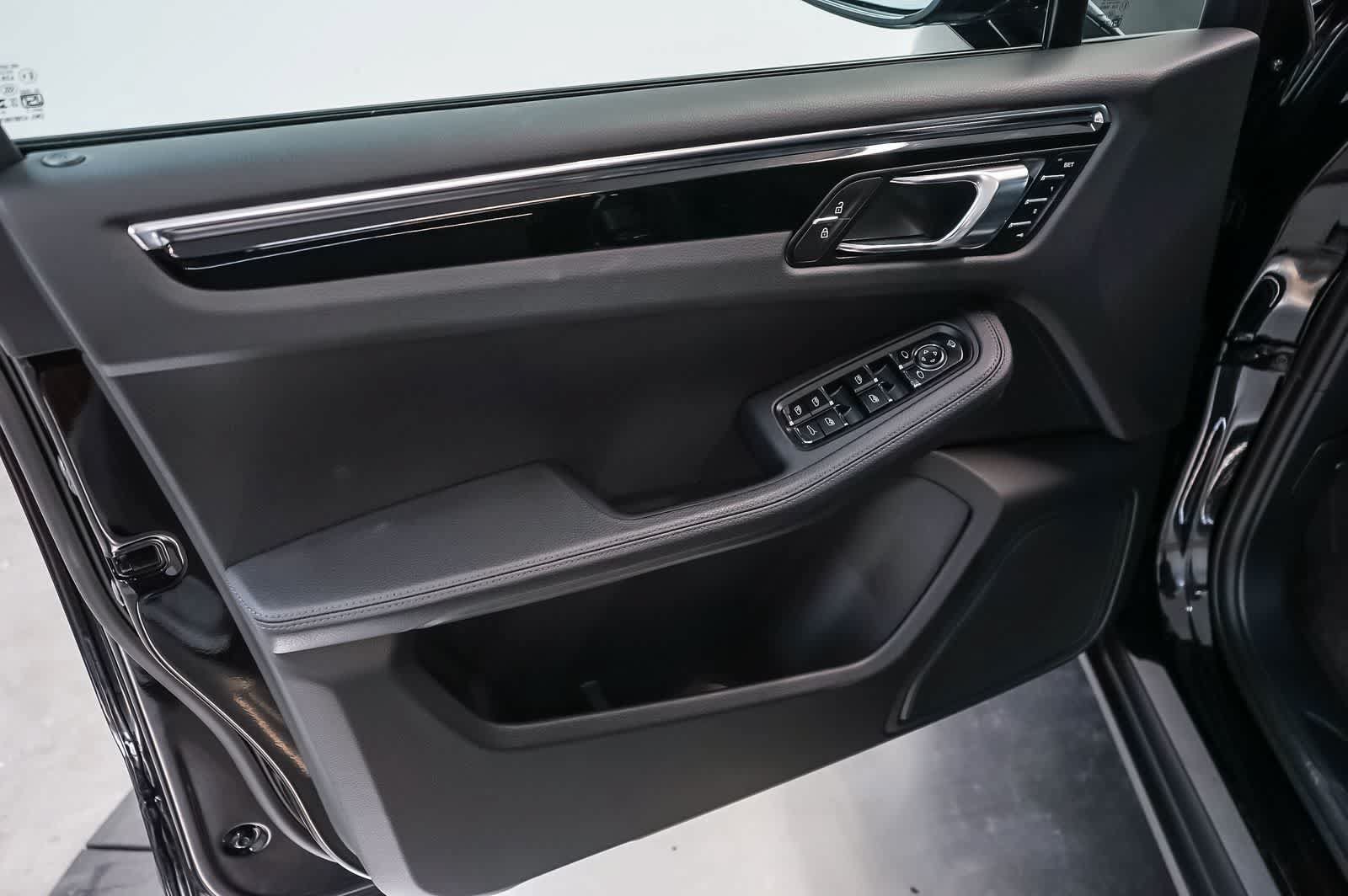Certified 2026 Porsche Macan AWD/4WD image 27
